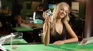Pengguna memanfaatkan fitur mobile dalam bermain taruhan melalui platform bimabet88
